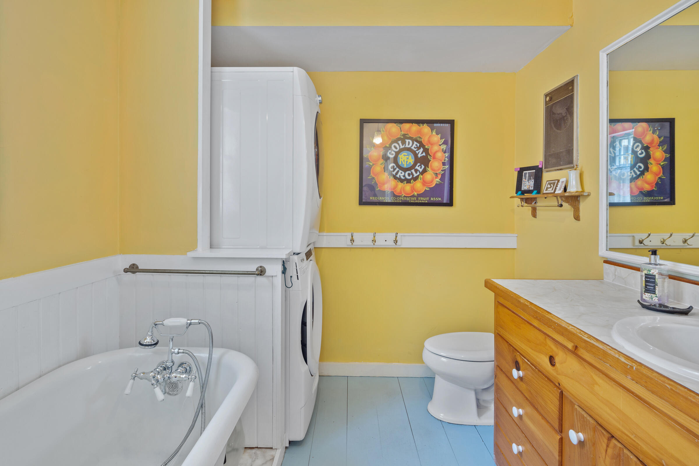 122 Gull Pond Road Wellfleet, MA 02667 - Photo 11 of 26 a bathroom with a bathtub sink and toilet