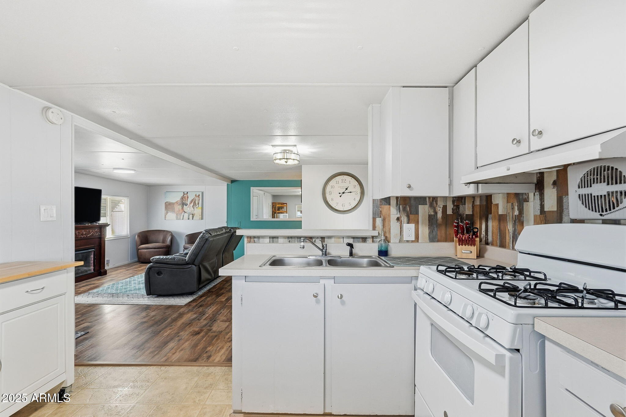 2100 North Trekell Road, Unit 16 Casa Grande, AZ 85122 - Photo 11 of 31 Kitchen with New Gas Stove/Oven