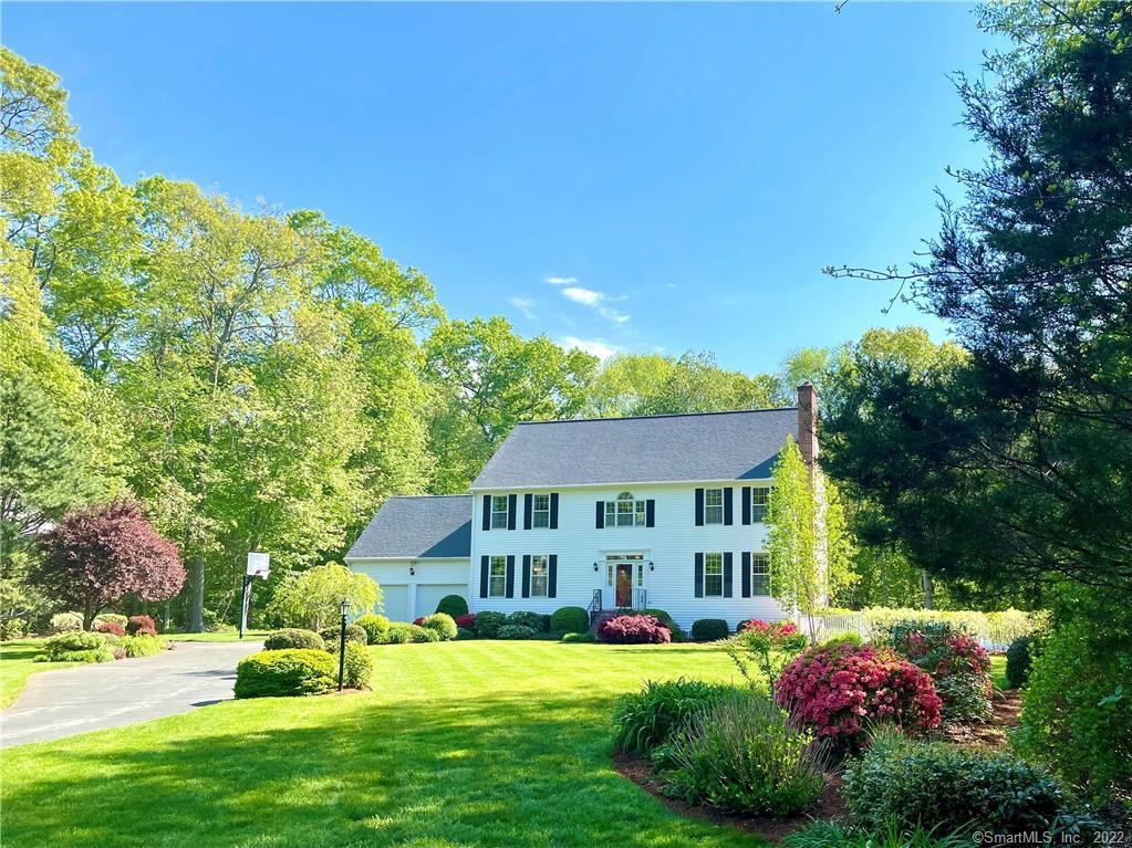 Picture Perfect Curb Appeal!