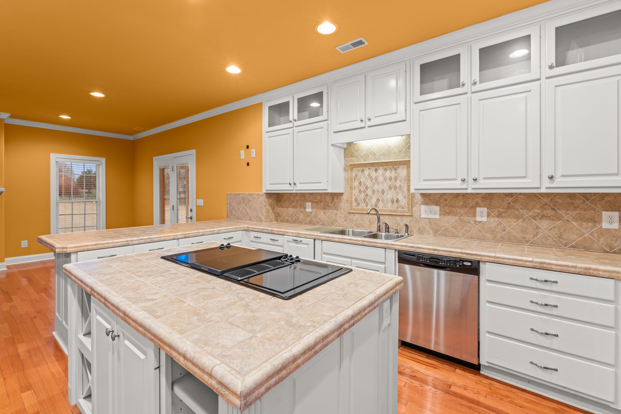 657 Pickney Road Winchester, TN 37398 - Photo 43 of 66 a kitchen that has a sink and a stove in it