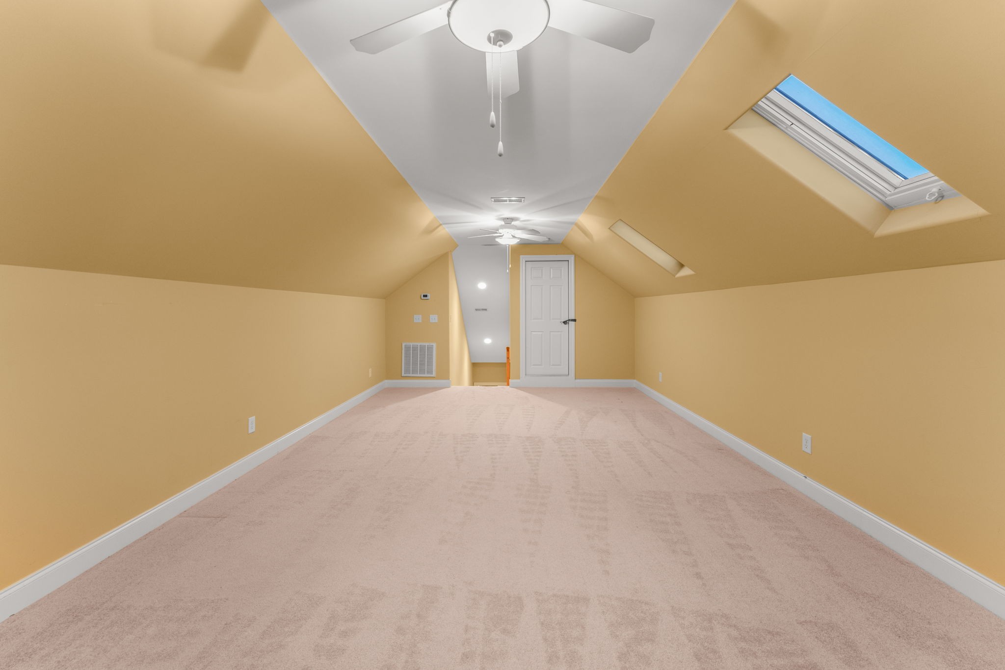 657 Pickney Road Winchester, TN 37398 - Photo 55 of 66 a view of a big room with a ceiling fan and entryway