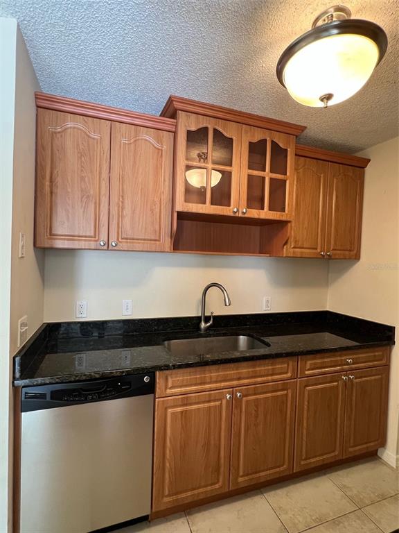 455 Alt 19, Unit 159 Palm Harbor, FL 34683 - Photo 8 of 26 a kitchen with granite countertop a sink and cabinets