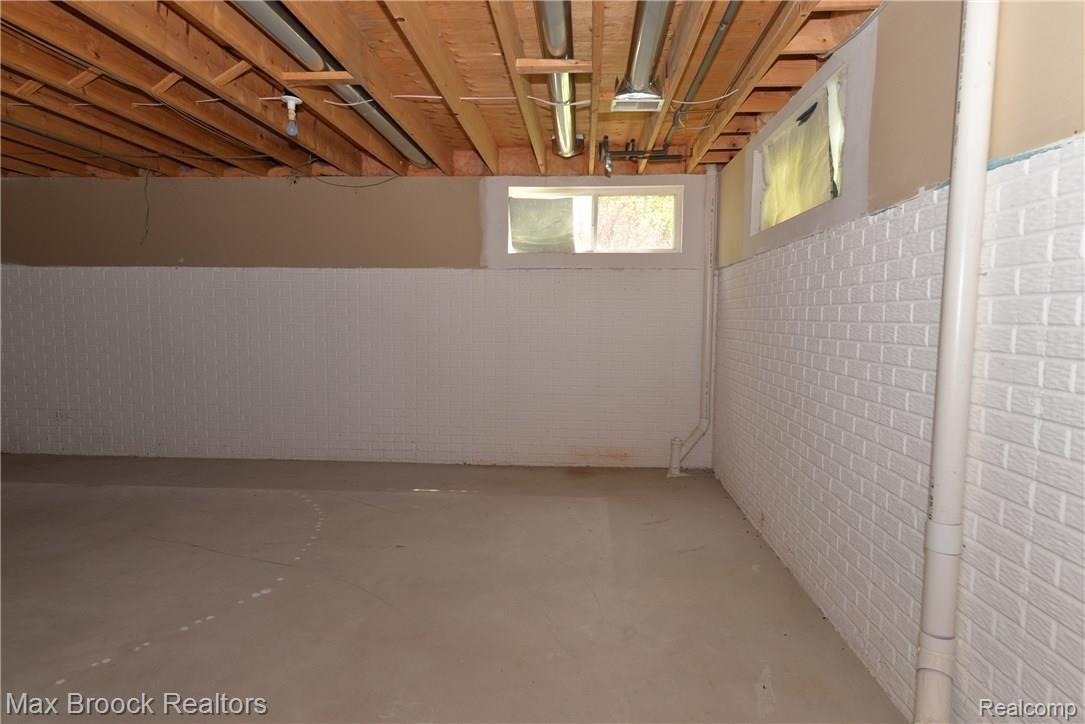 2407 Jackson Drive Rochester, MI 48309 - Photo 47 of 56 WES_9899.JPG