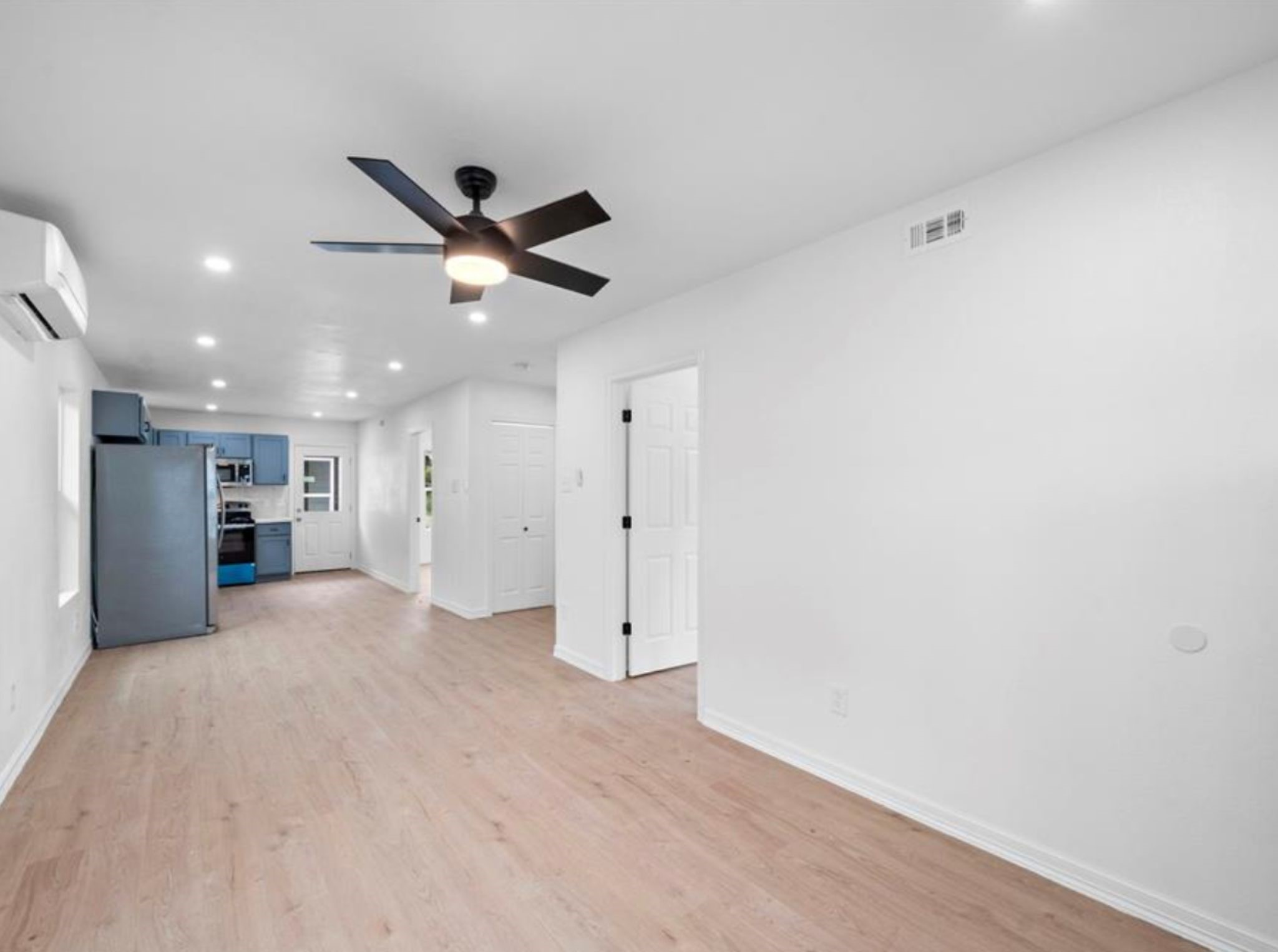 3524 Hadley Street Houston, TX 77004 - Photo 6 of 11 a view of a livingroom with a ceiling fan