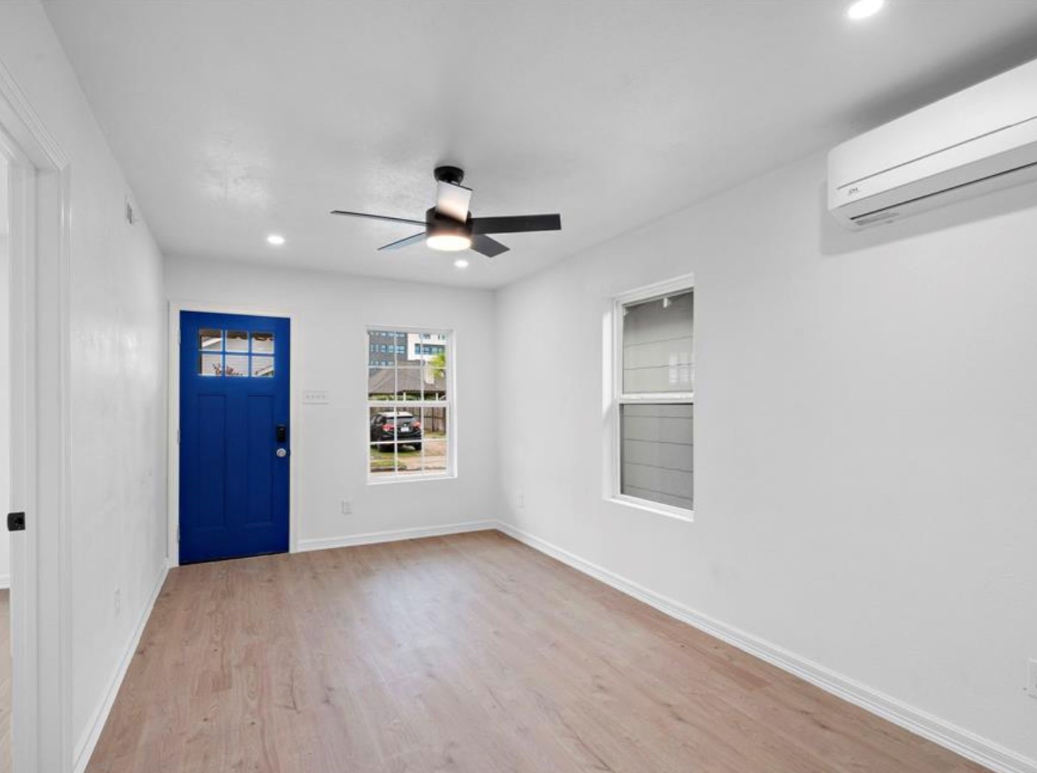 3524 Hadley Street Houston, TX 77004 - Photo 7 of 11 a view of an empty room with a window