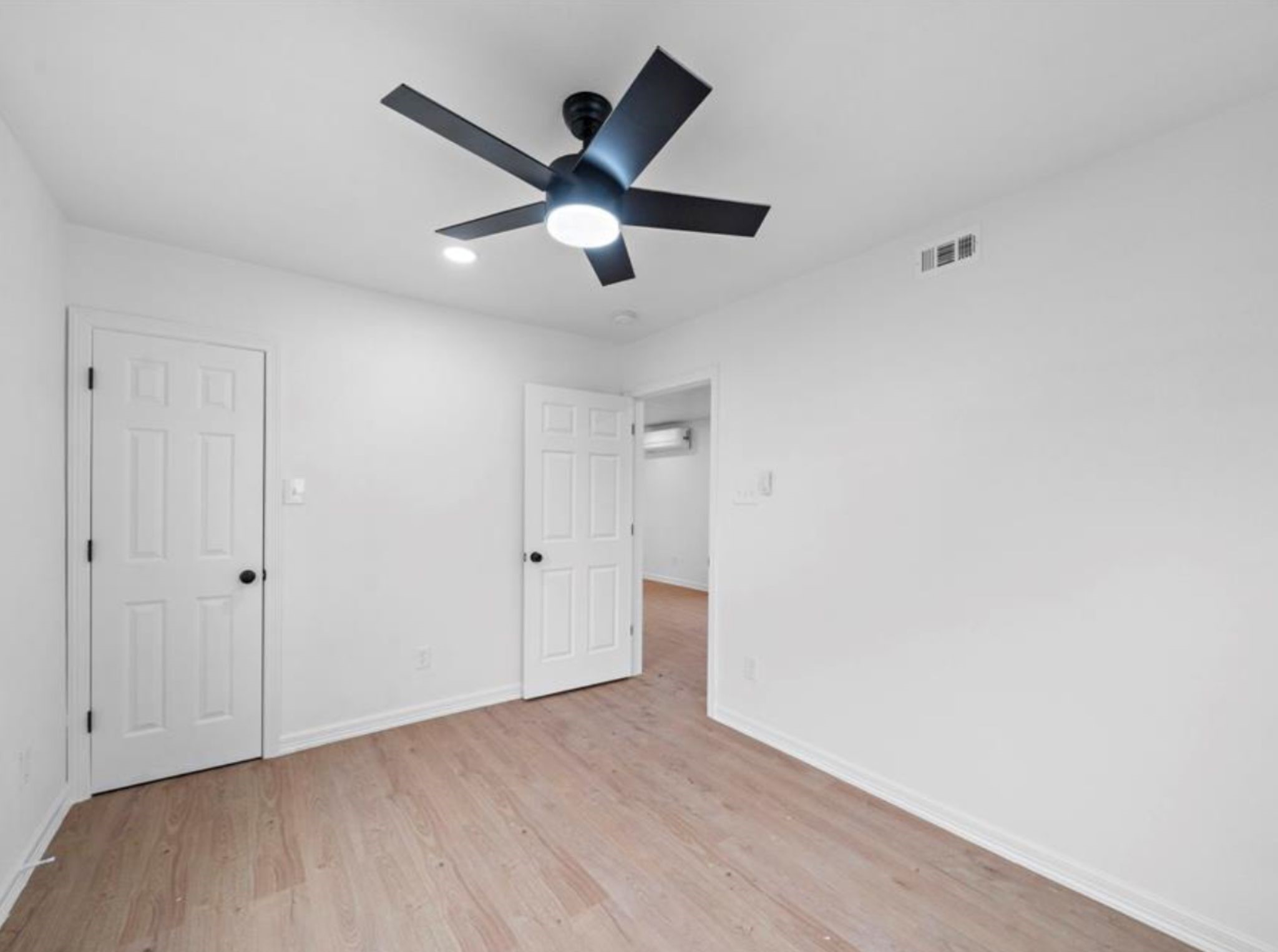 3524 Hadley Street Houston, TX 77004 - Photo 8 of 11 a view of an empty room