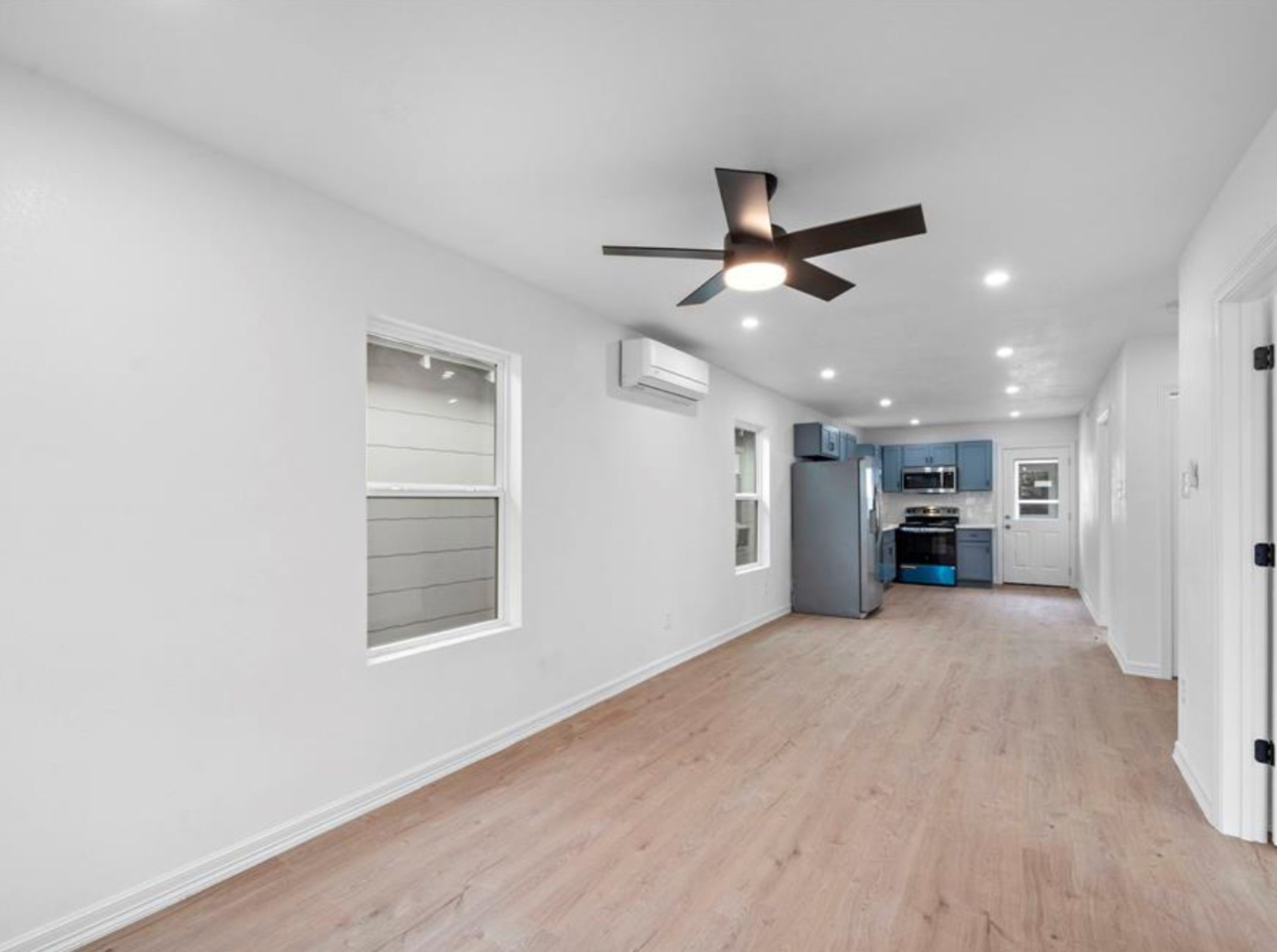 3524 Hadley Street Houston, TX 77004 - Photo 10 of 11 a view of an empty room with a window