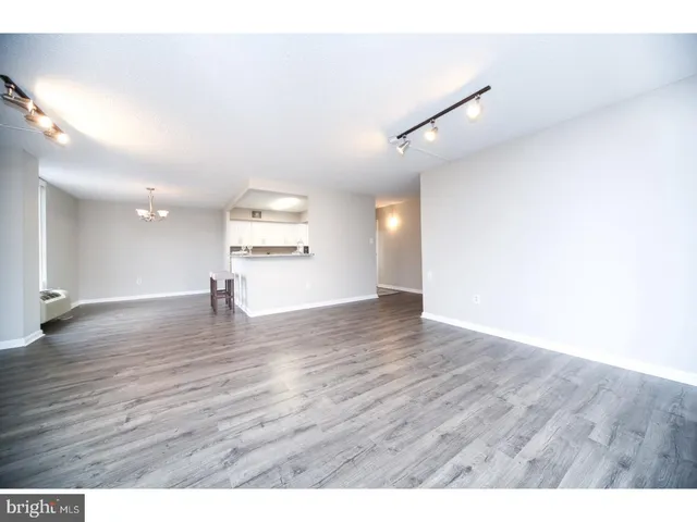 $2,250 | 666 West Germantown Pike, Unit 1620, Plymouth Meeting, PA 19462