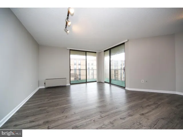 $2,250 | 666 West Germantown Pike, Unit 1620, Plymouth Meeting, PA 19462