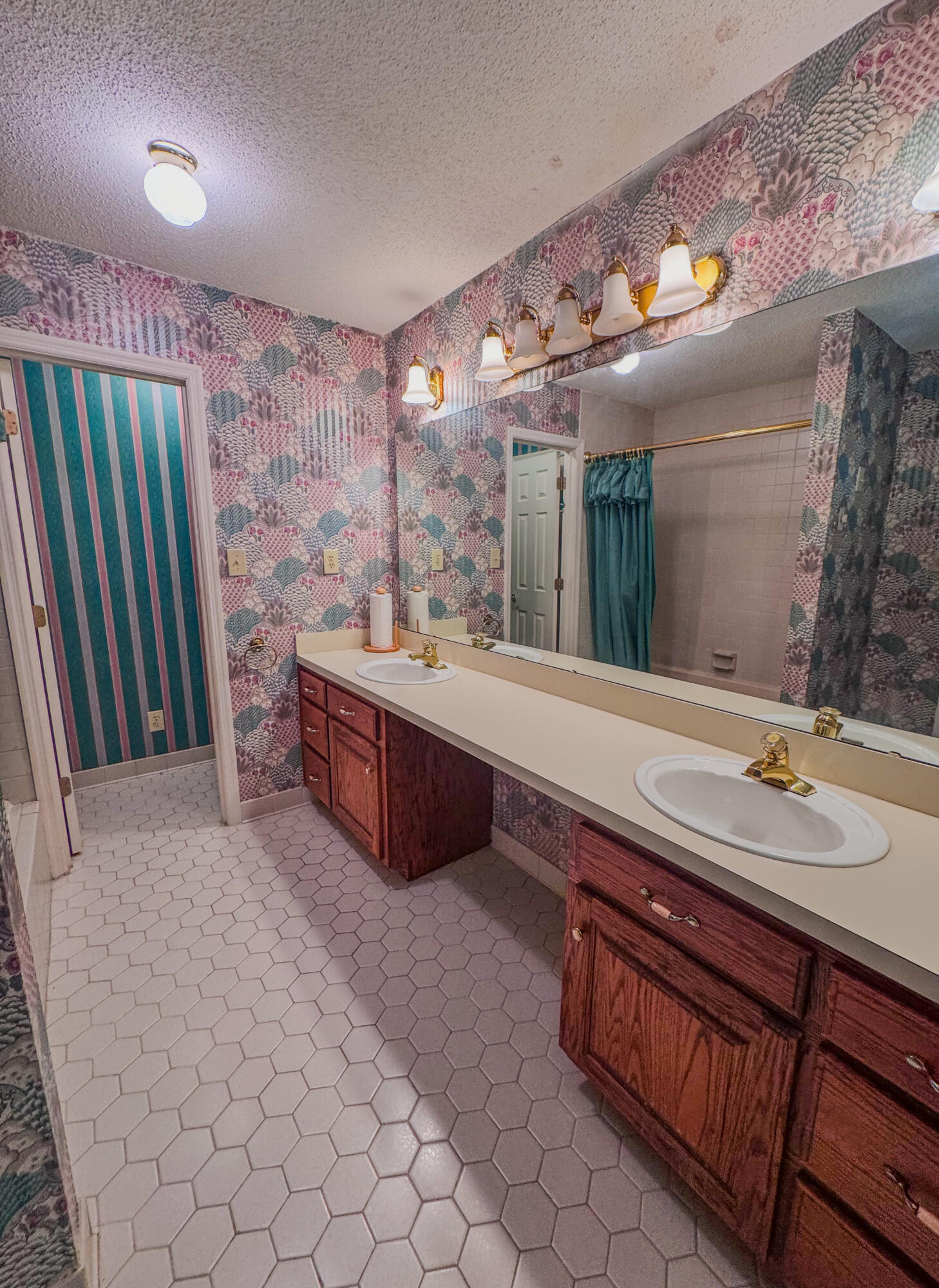 4 Healthy Pine Road Camden, SC 29020 - Photo 8 of 15 Owners Bathroom