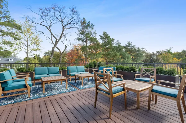 $1,200,000 | 4441 Wolf Road, Unit 206, Western Springs, IL 60558