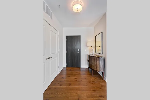 $1,200,000 | 4441 Wolf Road, Unit 206, Western Springs, IL 60558