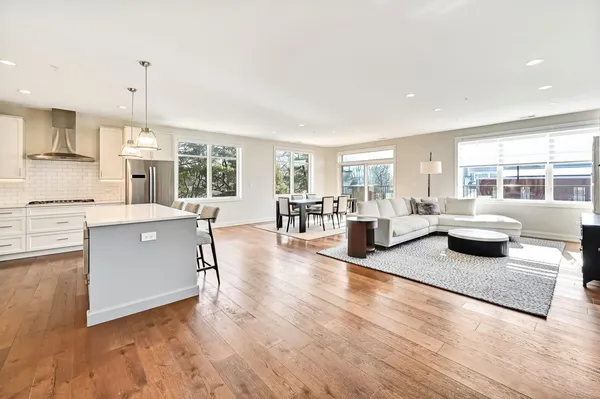 $1,200,000 | 4441 Wolf Road, Unit 206, Western Springs, IL 60558