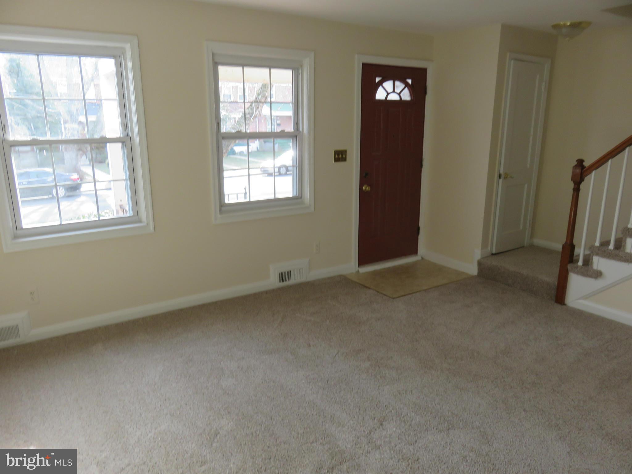 Living Room/Entrance