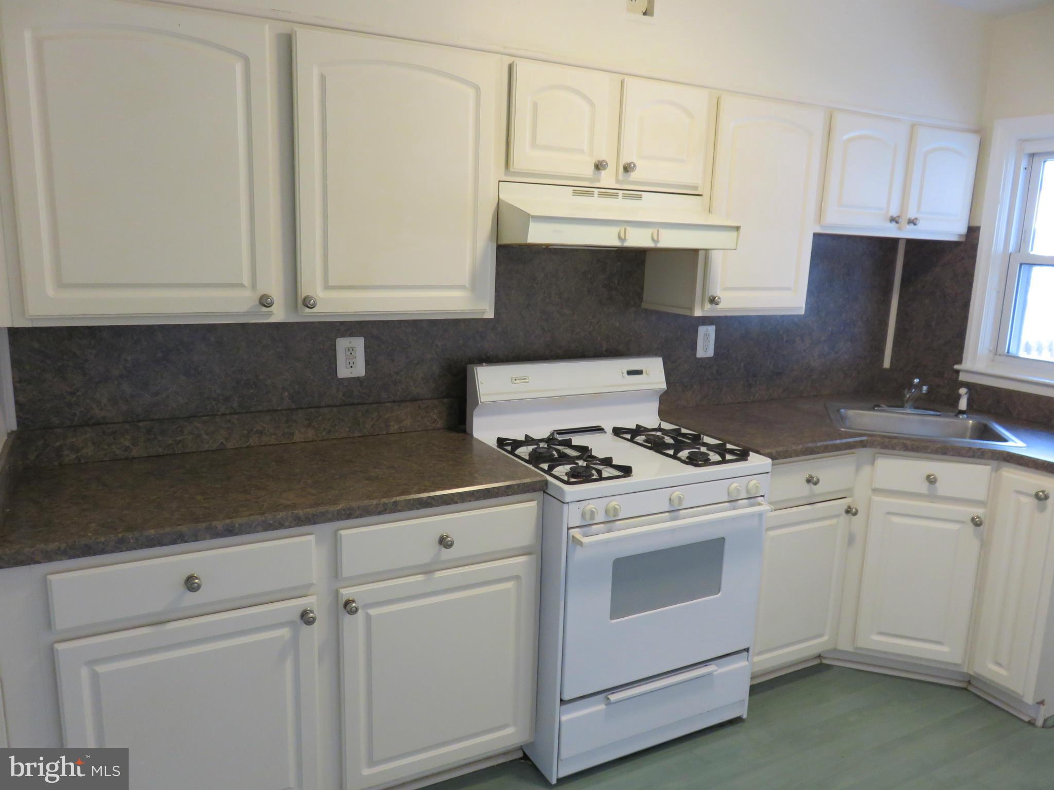 1320 Stonewood Road Baltimore, MD 21239 - Photo 10 of 30 Kitchen