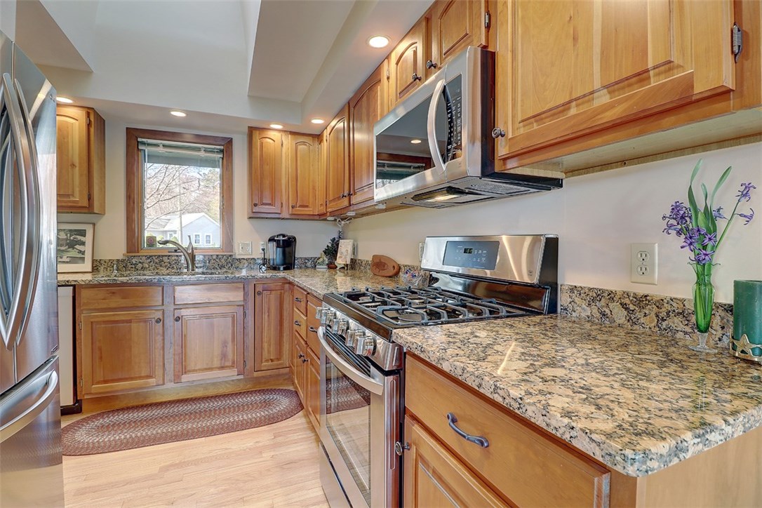25 Dixie Road Coventry, RI 02816 - Photo 14 of 37 Kitchen