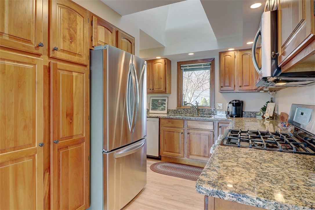 25 Dixie Road Coventry, RI 02816 - Photo 15 of 37 Kitchen