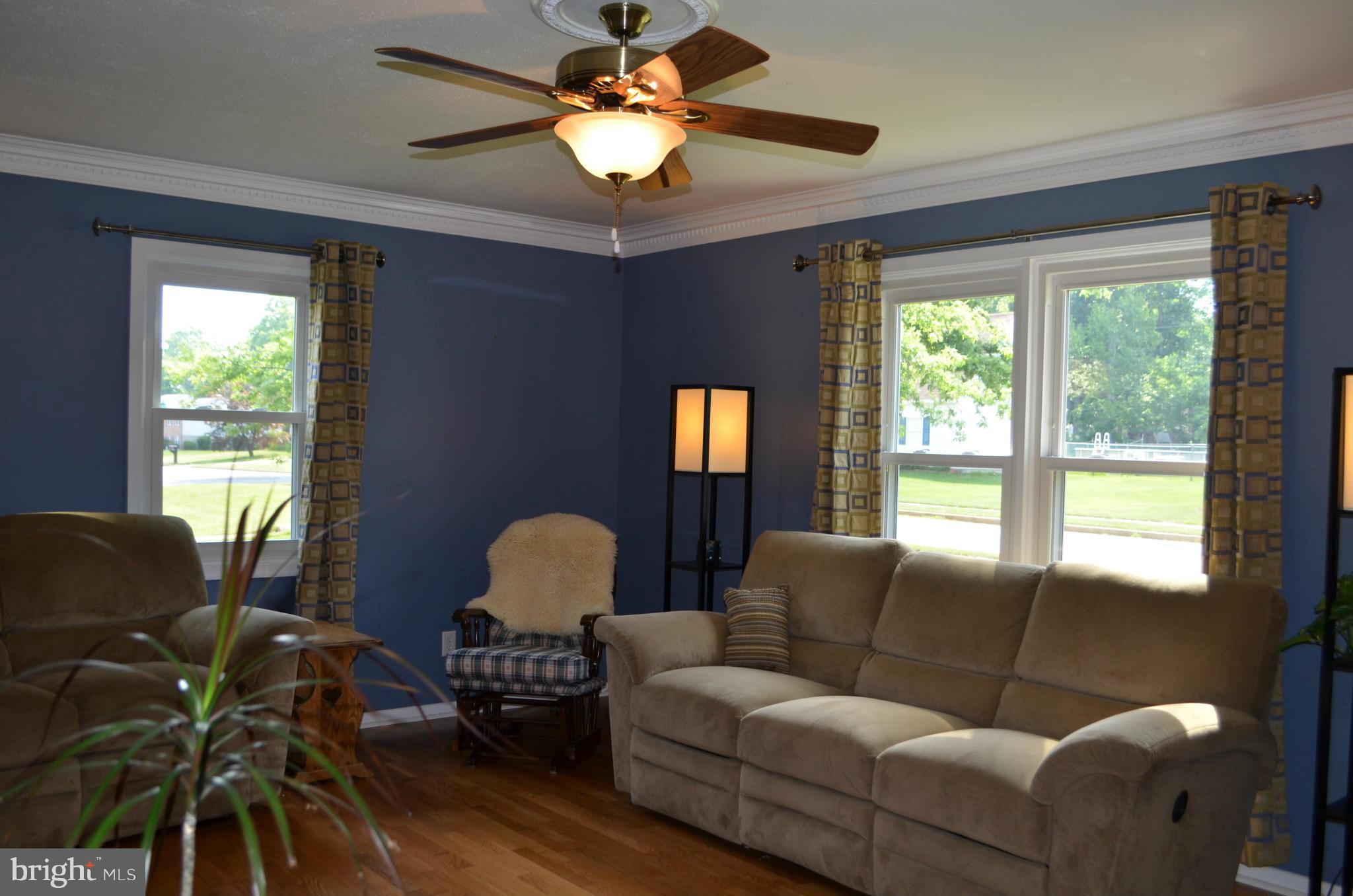 1510 Rawlings Well Road Baltimore, MD 21228 - Photo 2 of 28 Living Room