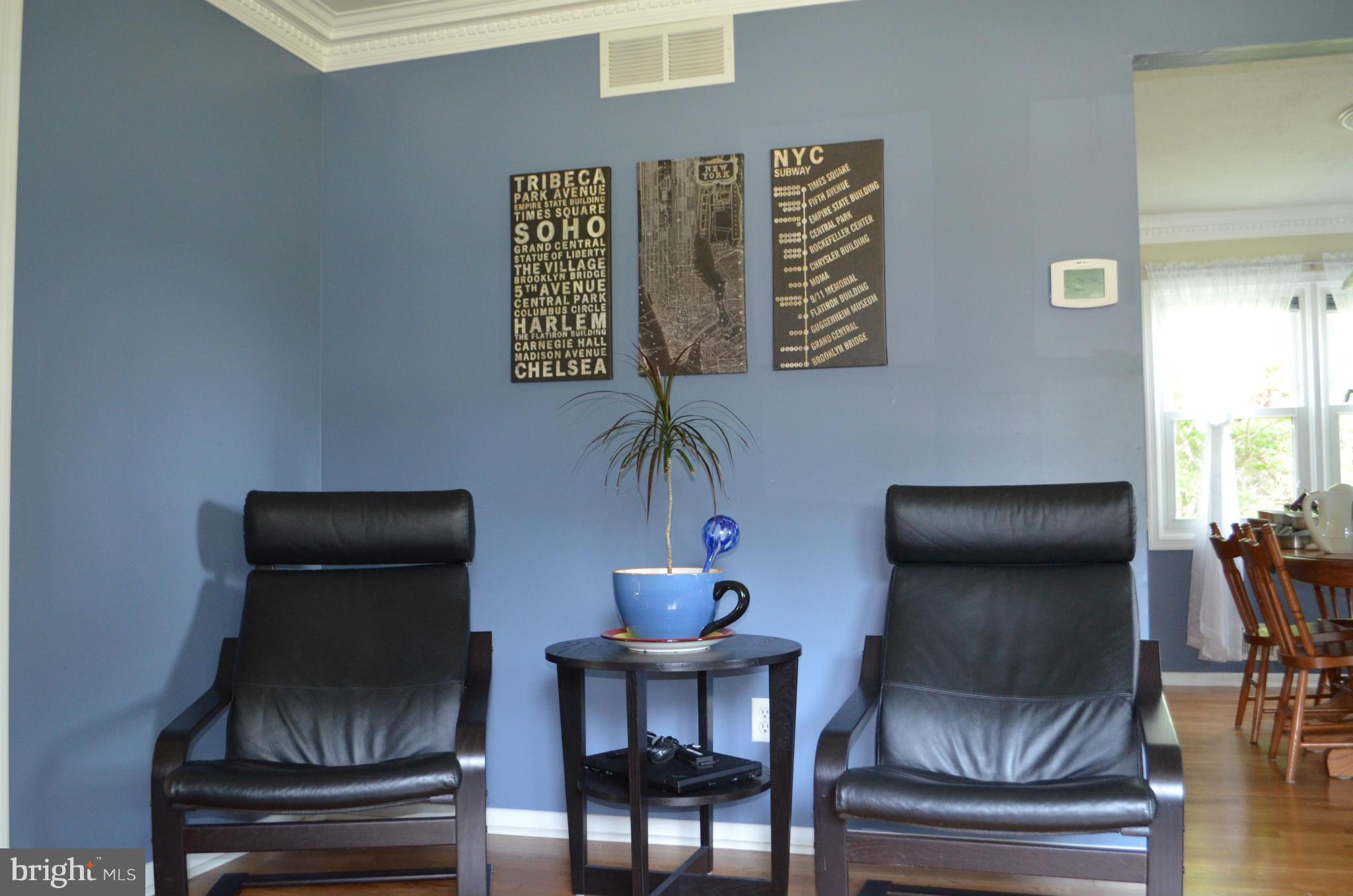 1510 Rawlings Well Road Baltimore, MD 21228 - Photo 4 of 28 Living Room