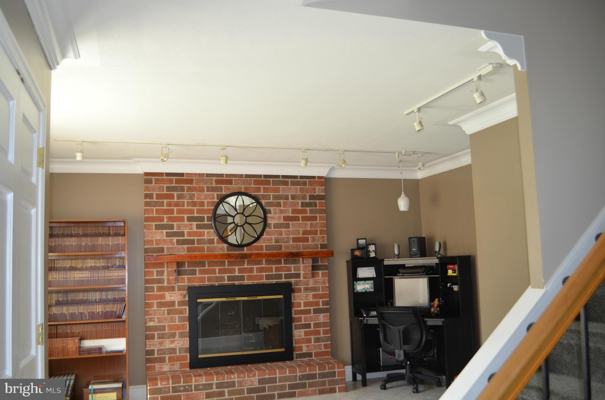 1510 Rawlings Well Road Baltimore, MD 21228 - Photo 5 of 28 Family Room