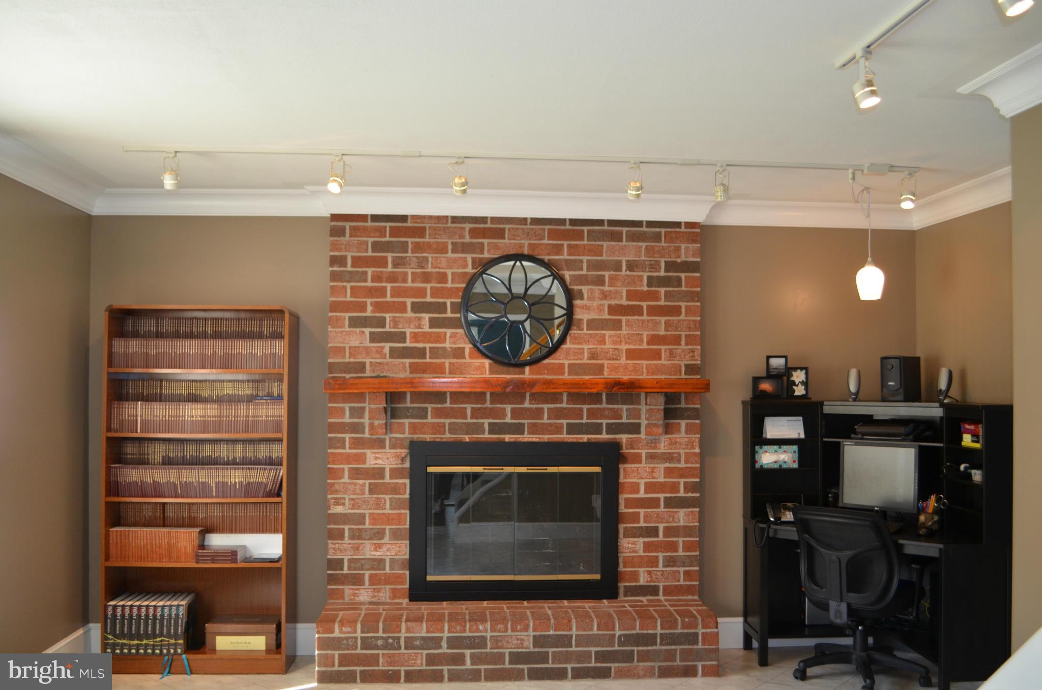 1510 Rawlings Well Road Baltimore, MD 21228 - Photo 6 of 28 Family Room
