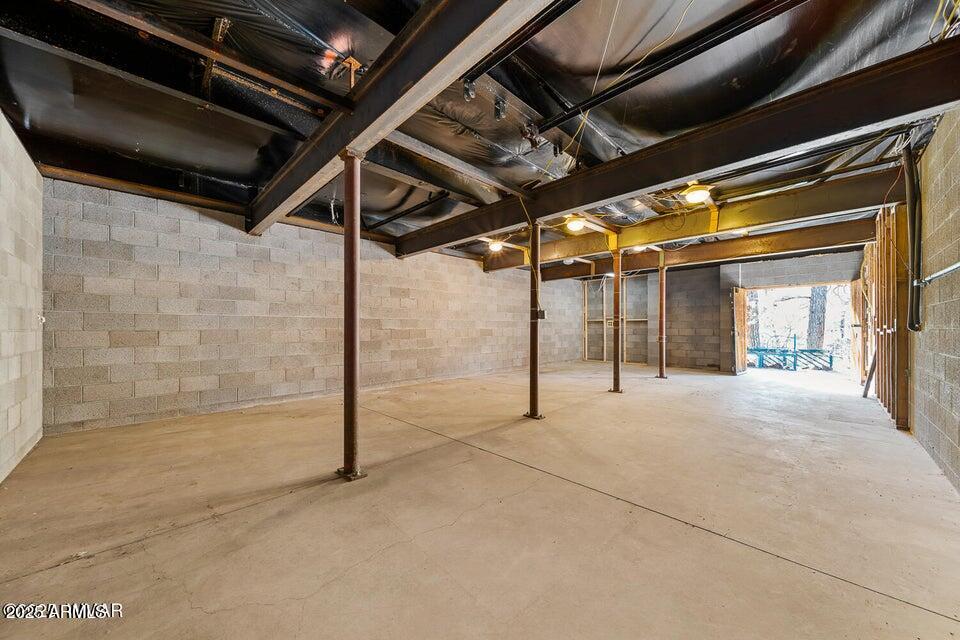 2421 West Thornton Road Show Low, AZ 85901 - Photo 45 of 48 a view of an empty room