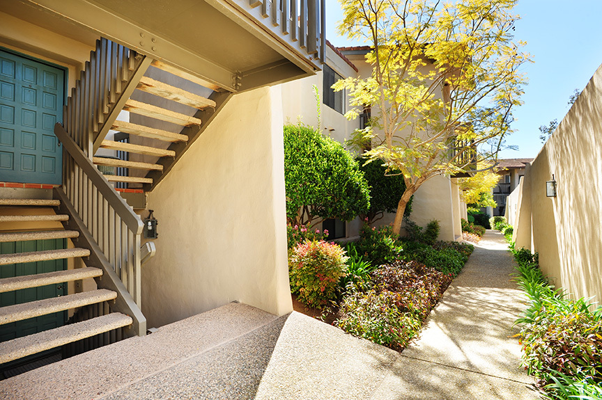 3375 Foothill Road, Unit 811 Carpinteria, CA 93013 - Photo 2 of 15 a view of entryway with flower pots