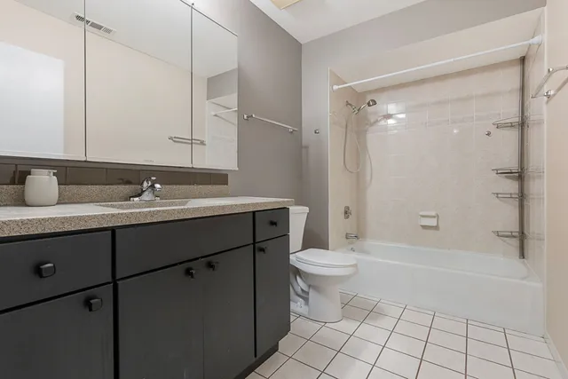 $325,000 | 801 79th Street, Unit 103, Darien, IL 60561