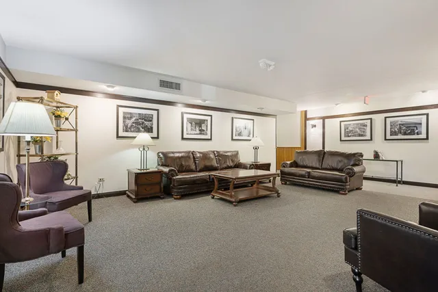 $325,000 | 801 79th Street, Unit 103, Darien, IL 60561