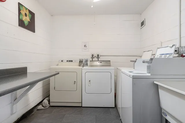 $325,000 | 801 79th Street, Unit 103, Darien, IL 60561