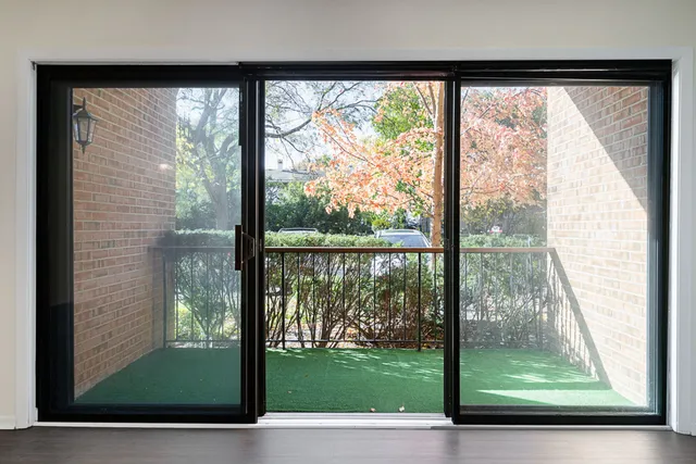 $325,000 | 801 79th Street, Unit 103, Darien, IL 60561