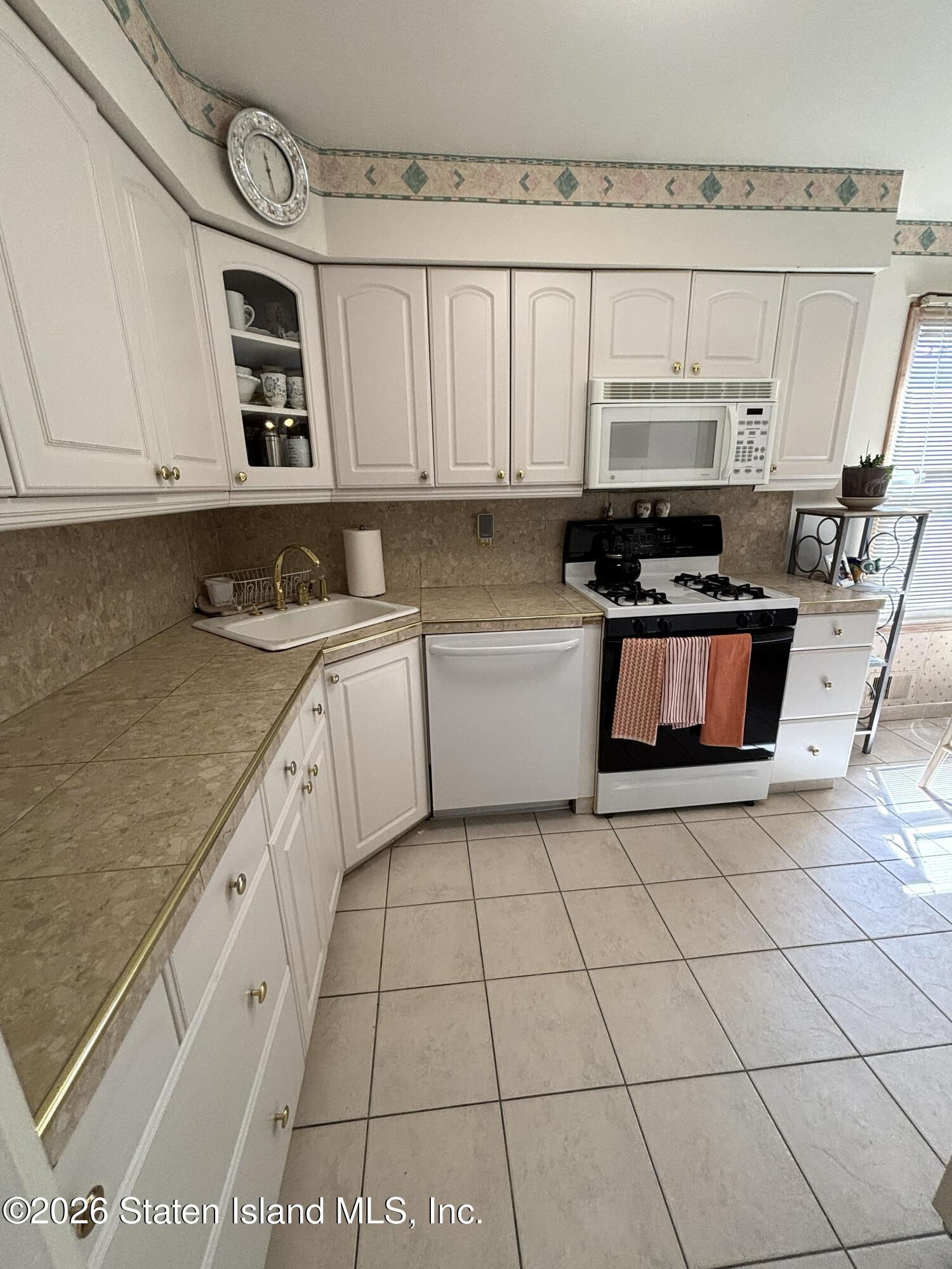 314 Green Valley Road Staten Island, NY 10312 - Photo 14 of 27 IMG_4071