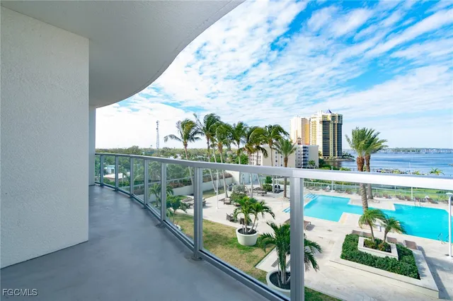 $1,975 | 3000 Oasis Grand Boulevard, Unit 603, Fort Myers, FL 33916