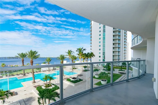 $1,975 | 3000 Oasis Grand Boulevard, Unit 603, Fort Myers, FL 33916