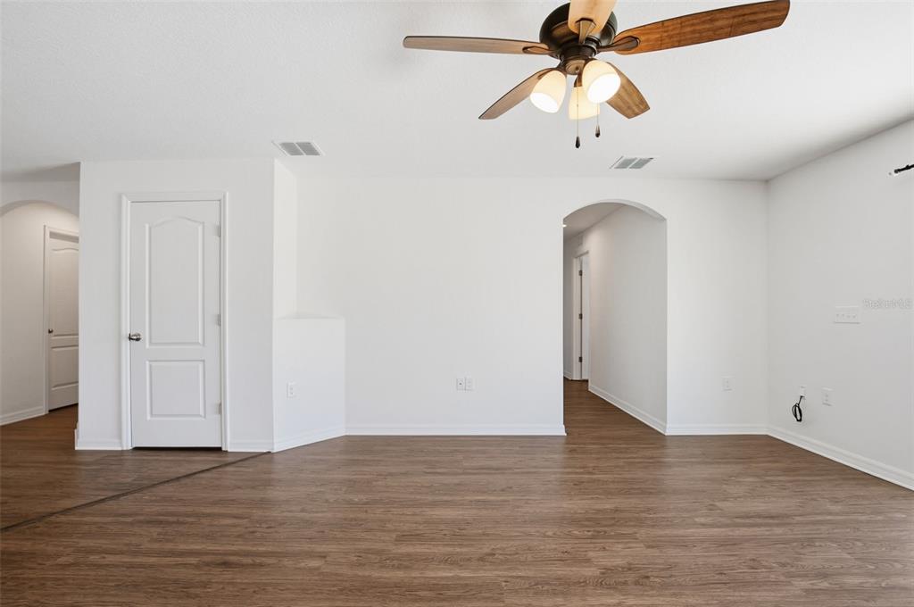 733 Chatham Walk Ruskin, FL 33570 - Photo 12 of 38