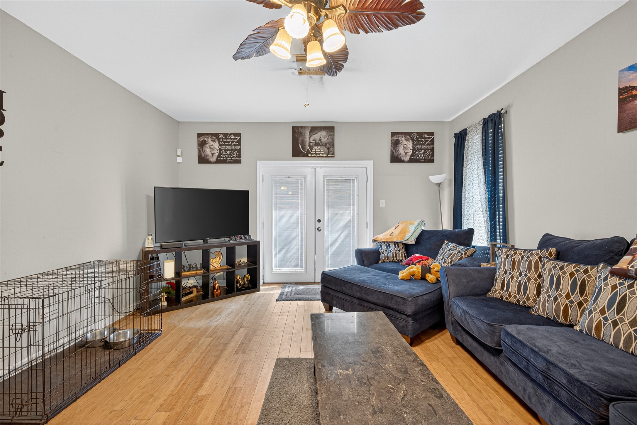 907 Morley Park Lane Spring, TX 77373 - Photo 12 of 44 a living room with furniture and a flat screen tv
