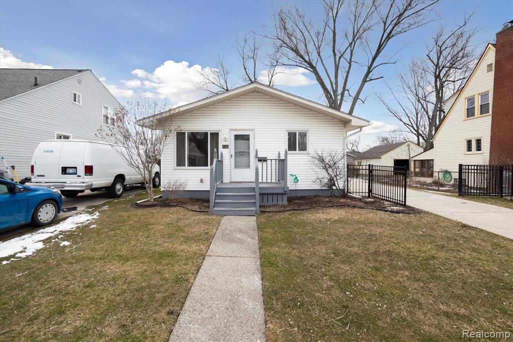 1626 Cambridge Road Berkley, MI 48072 - Photo 3 of 34