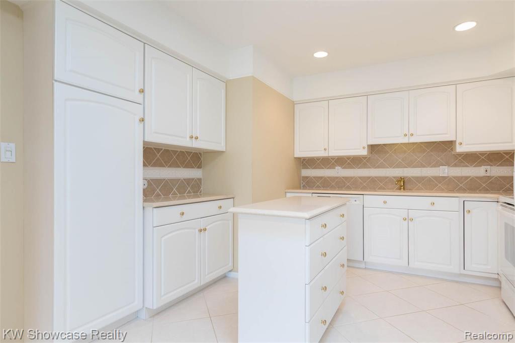 964 South Adams Road, Unit 8 Birmingham, MI 48009 - Photo 6 of 23 Gallery Image 6