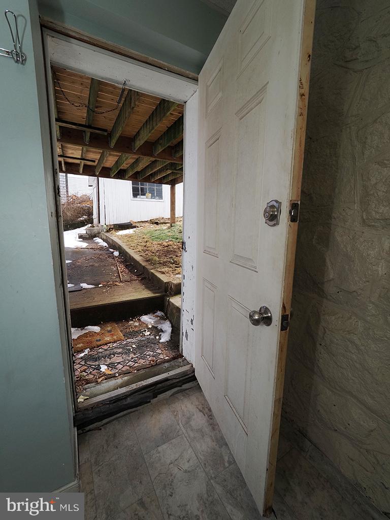 305 West 8th Street Bethlehem, PA 18015 - Photo 25 of 28 Welcoming entry to a cozy retreat.