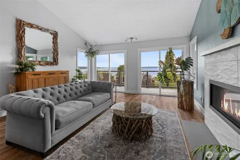$1,100,000 | 27009 10th Avenue South, Des Moines, WA 98198