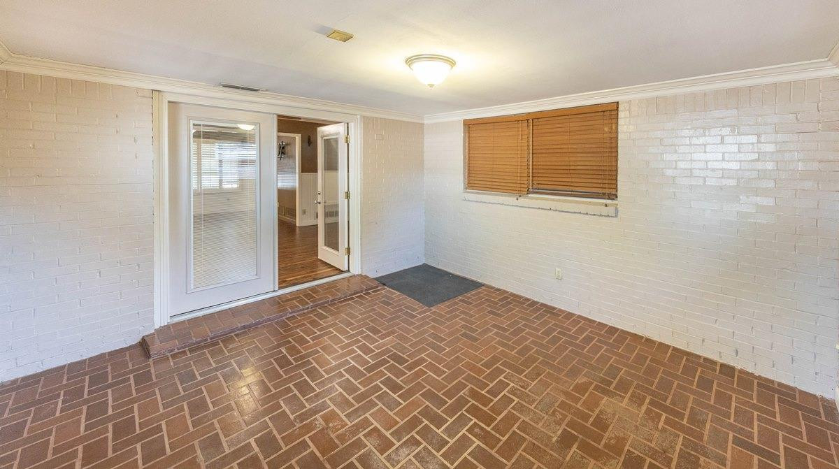 5415 8th Street Lubbock, TX 79416 - Photo 7 of 27 a view of an empty room and window