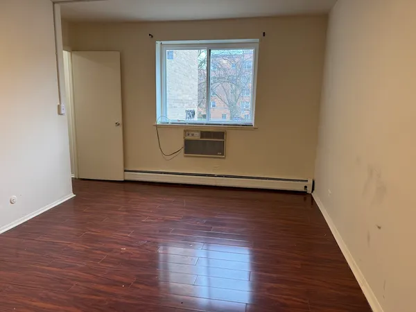 $1,900 | 7320 North Rogers Avenue, Unit 215, Chicago, IL 60626