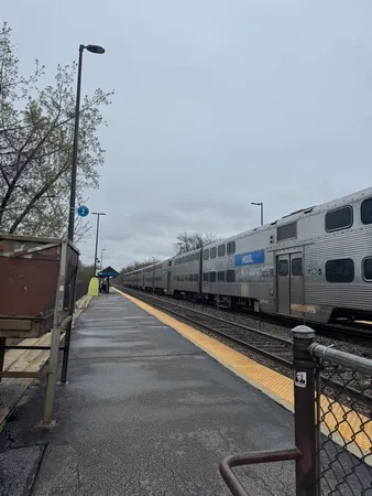 $1,900 | 7320 North Rogers Avenue, Unit 215, Chicago, IL 60626