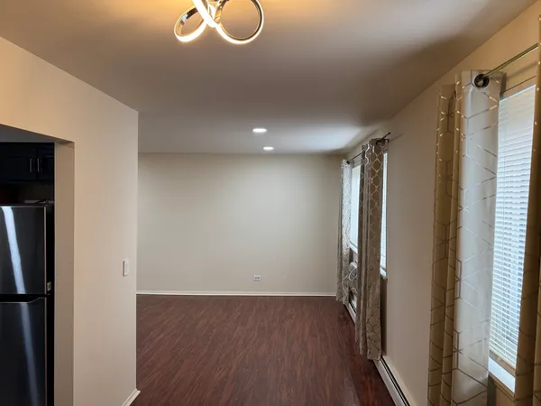 $1,900 | 7320 North Rogers Avenue, Unit 215, Chicago, IL 60626