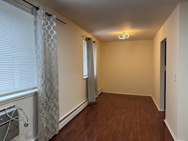 $1,900 | 7320 North Rogers Avenue, Unit 215, Chicago, IL 60626