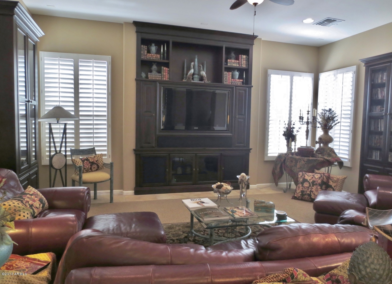 2125 West Eagle Feather Road Phoenix, AZ 85085 - Photo 7 of 19 fam rm south