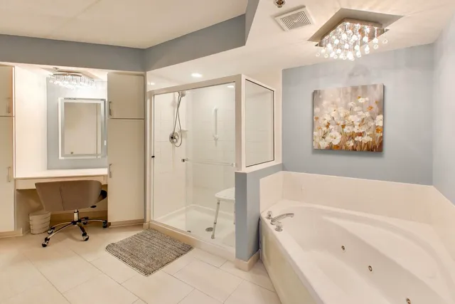 $398,800 | 710 Creekside Drive, Unit 104A, Mount Prospect, IL 60056