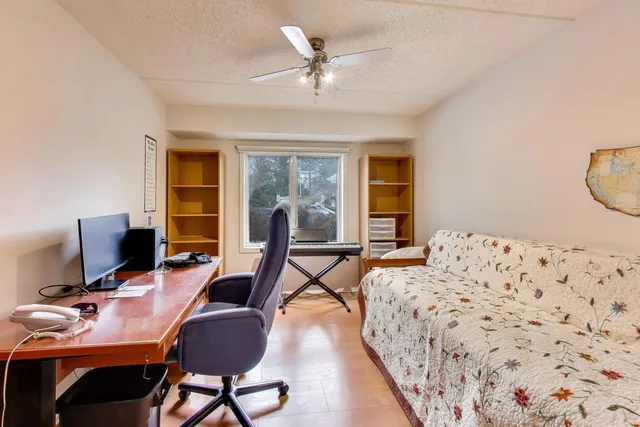 $398,800 | 710 Creekside Drive, Unit 104A, Mount Prospect, IL 60056