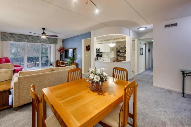 $398,800 | 710 Creekside Drive, Unit 104A, Mount Prospect, IL 60056