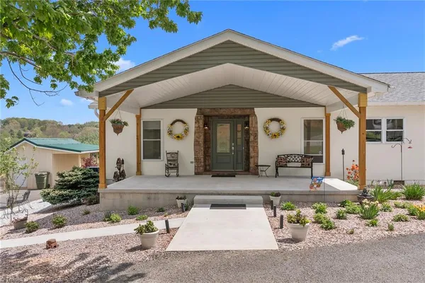 $749,000 | 552 Dirt Nose Drive, Sparta, NC 28675